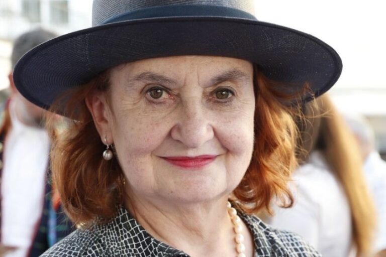 eva holubova