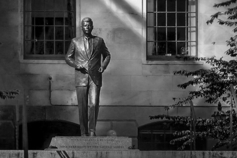 Socha John F. Kennedy